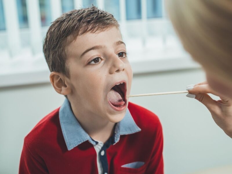 Bebek ve Çocuklarda Alerjiye Bağlı Geniz Akıntısı Neden Olur?